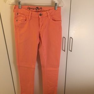 Alice + Olivia coral skinny jeans - size 4